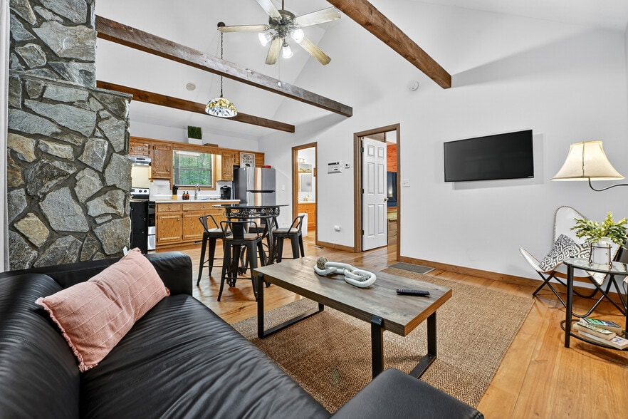 More Photos Of 77 Alpine Way, Blairsville Hotel For Sale