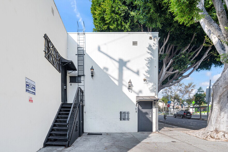 More Photos Of 8460 Santa Monica Blvd, West Hollywood Freestanding For Sale