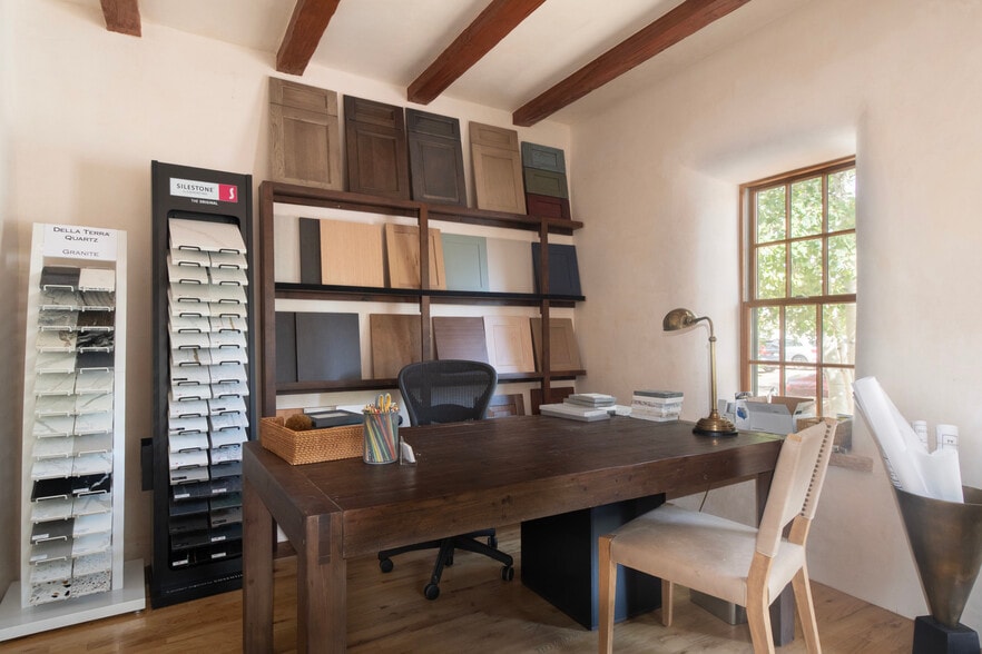 More Photos Of 312 Read St, Santa Fe Freestanding For Sale