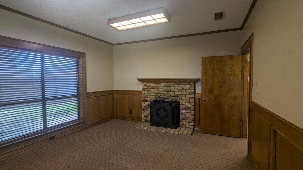 More Photos Of 304 Harwood Rd, Bedford Medical For Lease