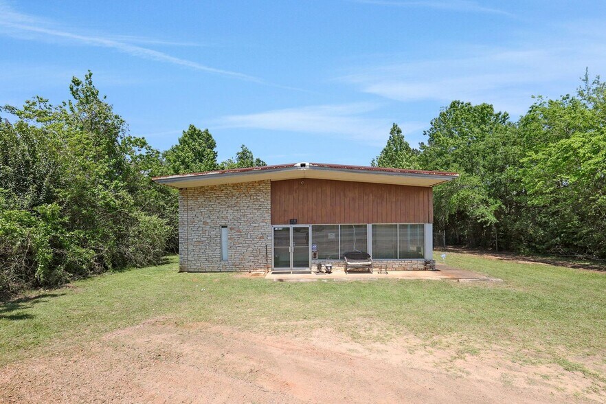 More Photos Of 13865 State Highway 156, Coldspring Service For Sale