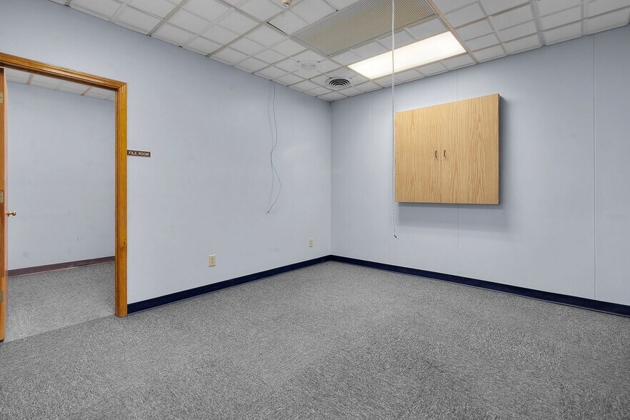 More Photos Of 1301 S 6th St, Noblesville Manufacturing For Sale