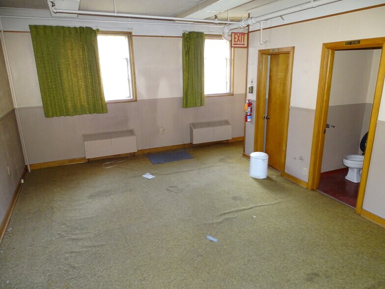 More Photos Of 417 E Sunbury St, Shamokin Storefront Retail Office For Sale