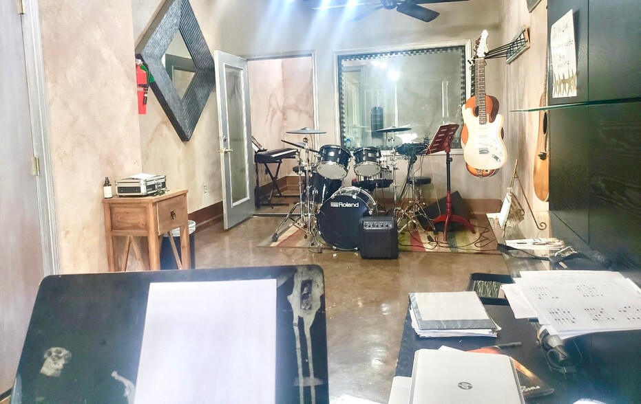 More Photos Of 5537 Canal Blvd, New Orleans Freestanding For Sale