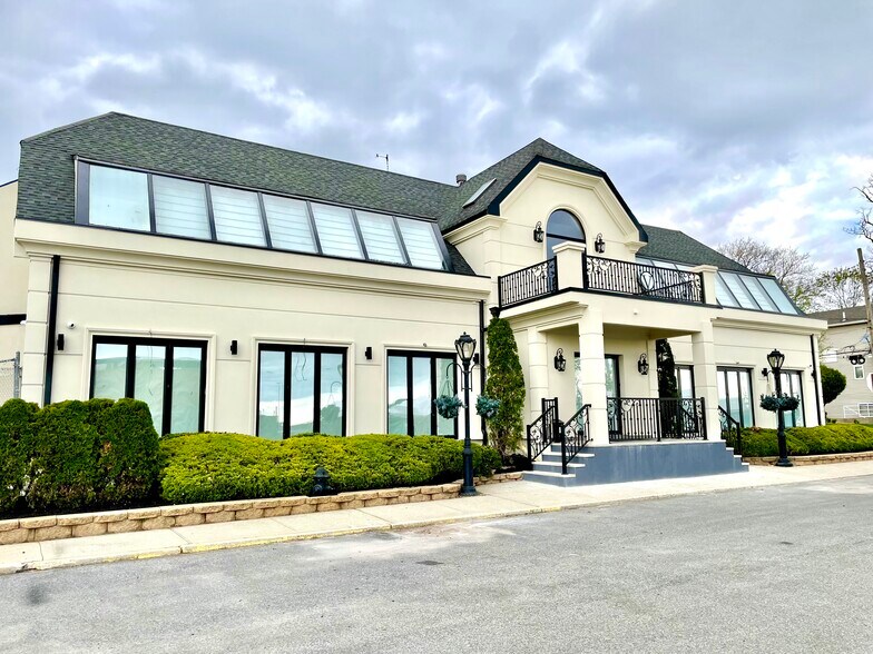 Primary Photo Of 141 Mansion Ave, Staten Island Restaurant For Sale