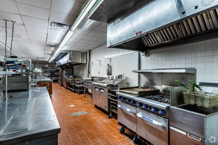 More Photos Of 2700 W 18th Ave, Emporia Hotel For Sale