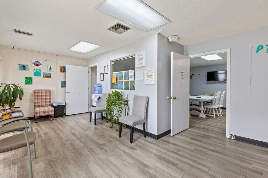 More Photos Of 260 S Marion Ave, Lake City Office For Sale