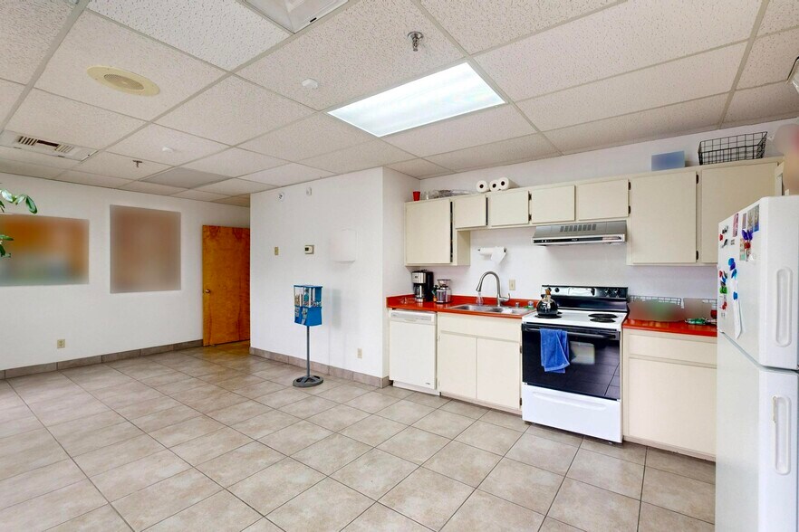 More Photos Of 1920 Columbia Dr SE, Albuquerque Warehouse For Lease