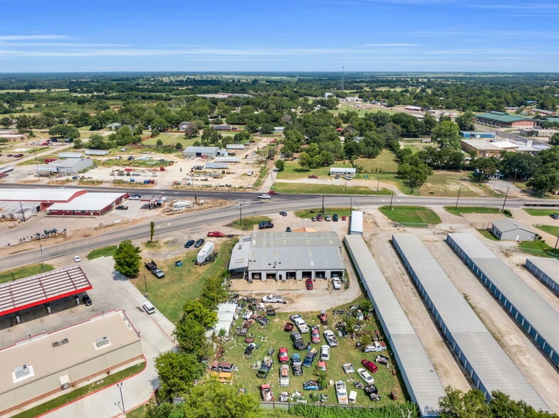 More Photos Of 475 W Commerce St, Fairfield Auto Salvage Facility For Sale