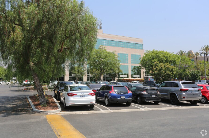More Photos Of 2400 Empire Ave, Burbank Office For Lease