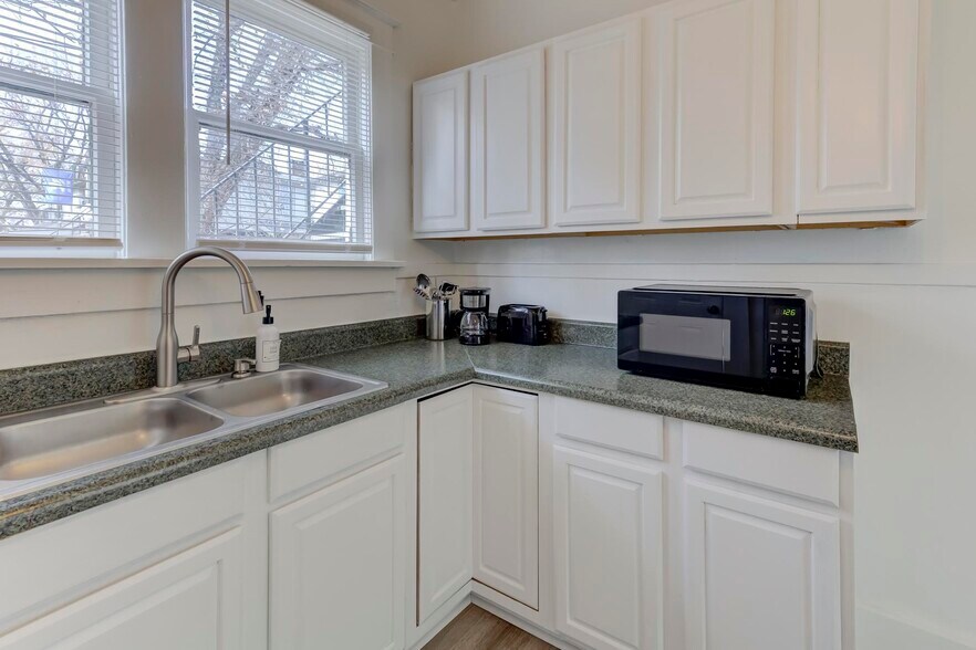 More Photos Of 963 New York St, Memphis Multifamily For Sale