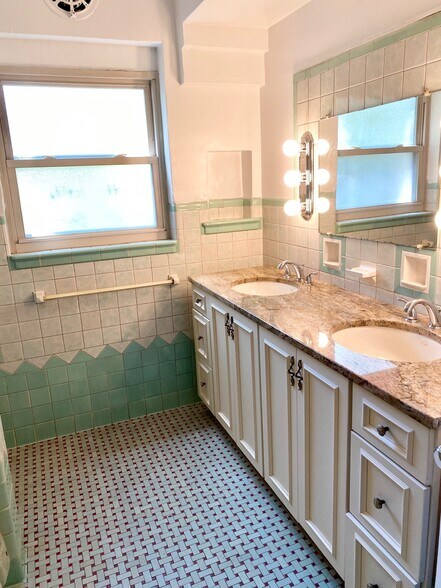 More Photos Of 877 Ludlow, Cincinnati Apartments For Sale
