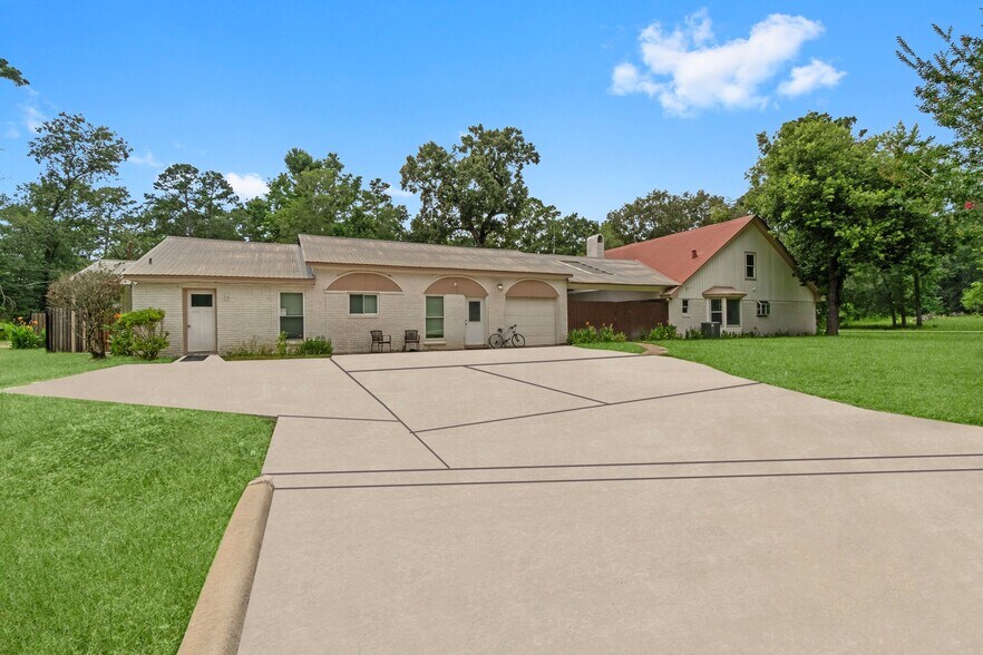 More Photos Of 2042 Teal Dr, Spring Dormitory For Sale