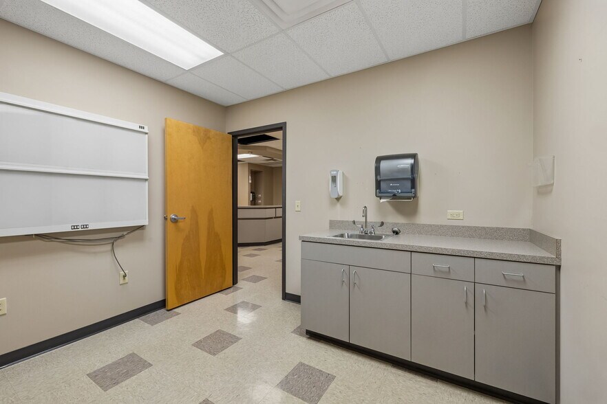 More Photos Of 1718 Charlotte Ave, Nashville Medical For Lease