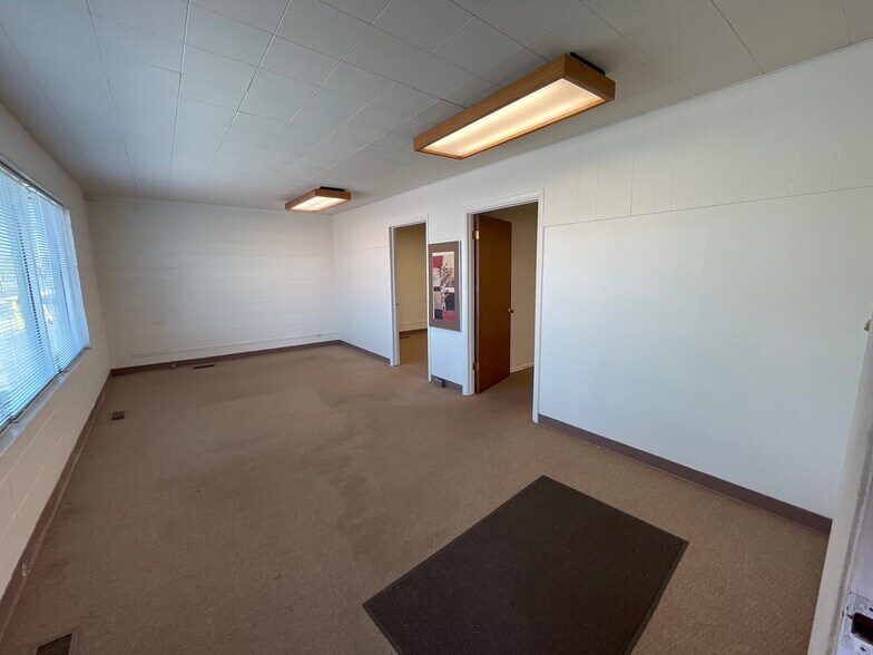 More Photos Of 420 S Federal Blvd, Denver Office For Sale