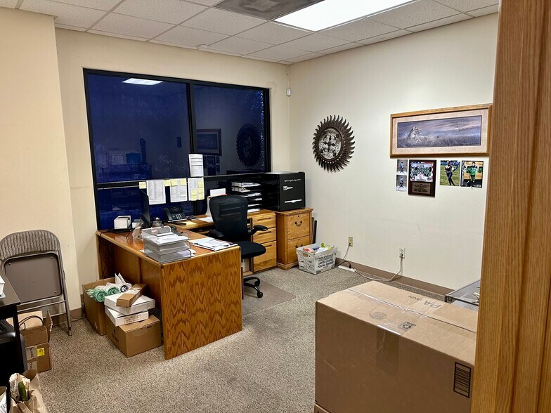 More Photos Of 96 S West Ave, Fresno Warehouse For Lease