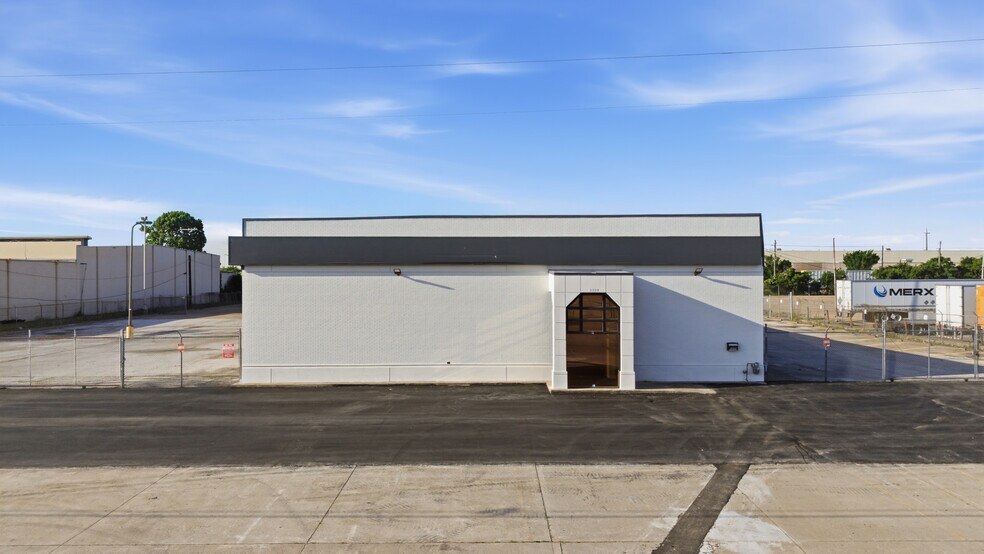 More Photos Of 2820 Oakland Ave, Garland Truck Terminal For Lease