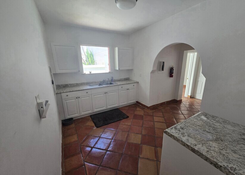 More Photos Of 265 NE 5th Ave, Delray Beach Office For Lease