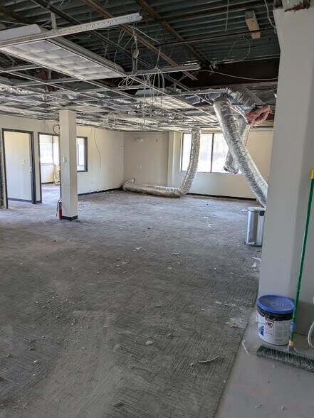 More Photos Of 400 Auto Park Pl, Newburgh Medical For Lease