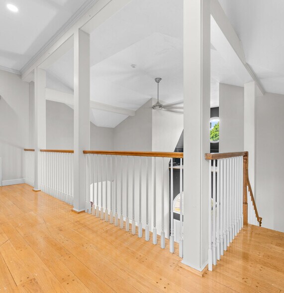 More Photos Of 580 Washington St, Easton Office For Lease
