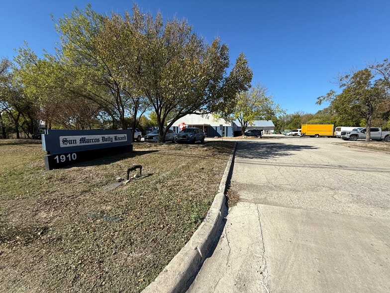 More Photos Of 1910 S Interstate 35, San Marcos Manufacturing For Sale