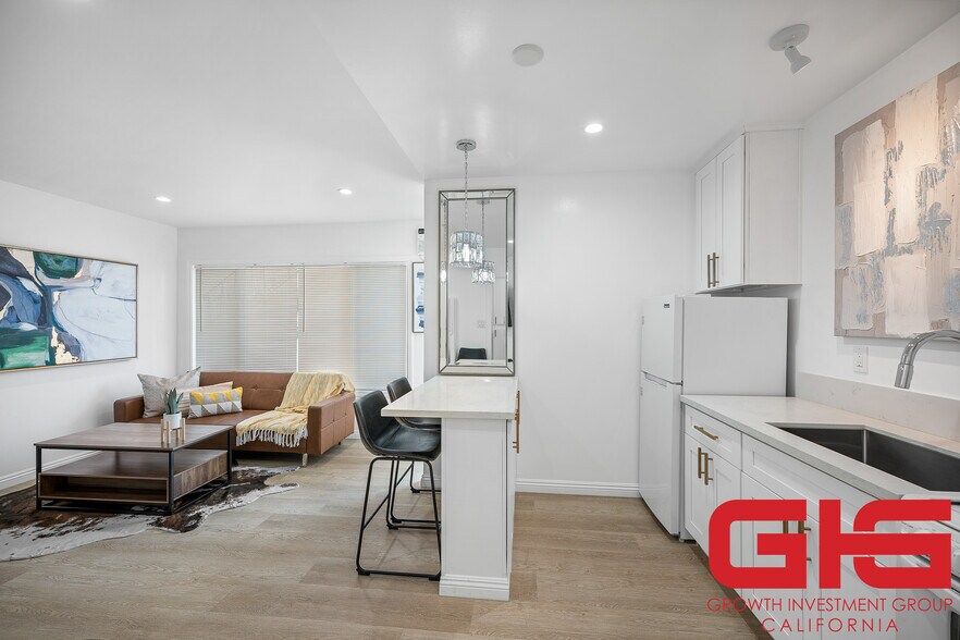 More Photos Of 4214 Montclair St, Los Angeles Apartments For Sale