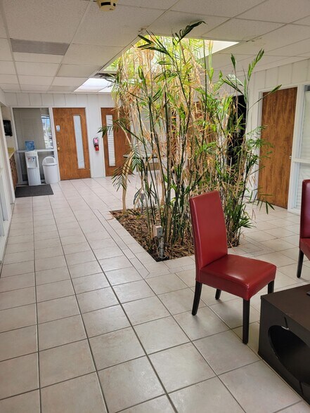 More Photos Of 11910 Central Ave SE, Albuquerque Self Storage For Lease