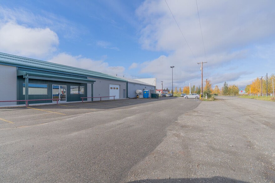 More Photos Of 3225 S Cushman St, Fairbanks Storefront For Sale