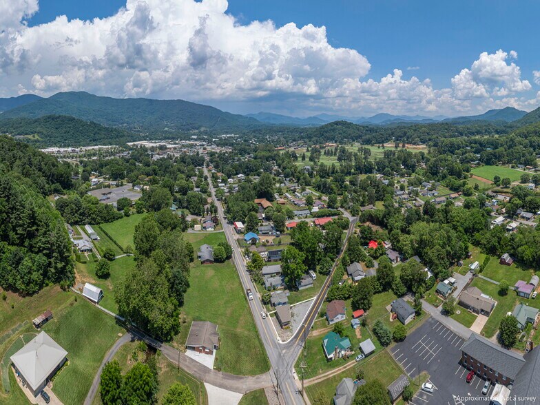 More Photos Of 491 Allens Creek Rd, Waynesville Medical For Lease
