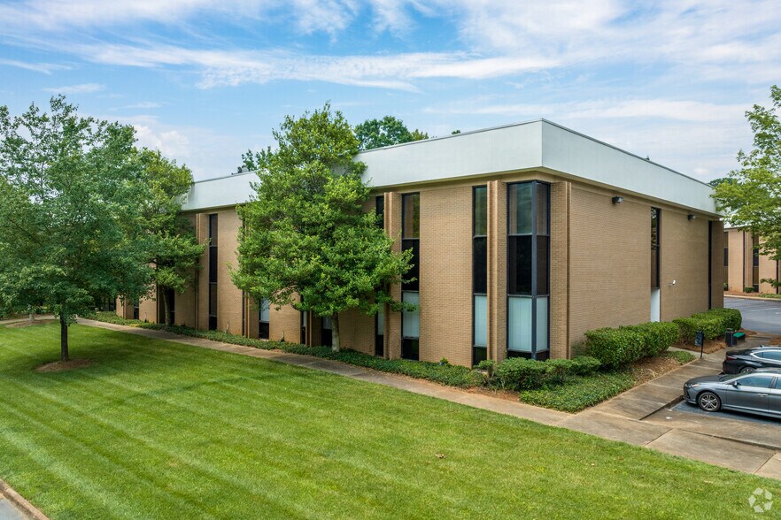 More Photos Of 5855 Executive Center Dr, Charlotte Unknown For Lease