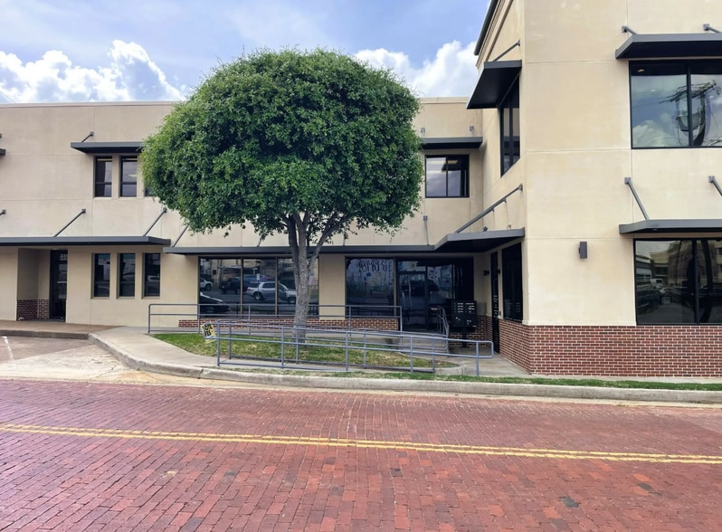 More Photos Of 227 S College Ave, Tyler Office For Lease
