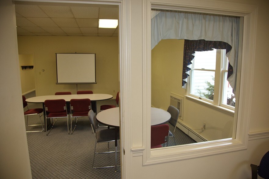 More Photos Of 1216 Portland Rd, Arundel Medical For Sale