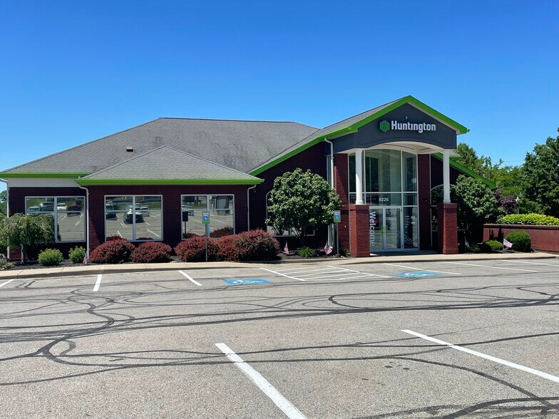 More Photos Of 8202-8280 E Market St, Warren Unknown For Lease