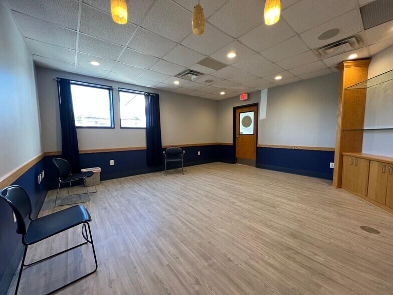 More Photos Of 872 Ohio Pike, Cincinnati Medical For Sale