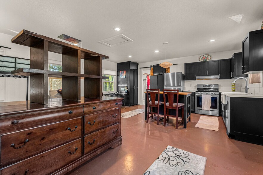 More Photos Of 320 Taylor Rd, Newcastle Specialty For Sale