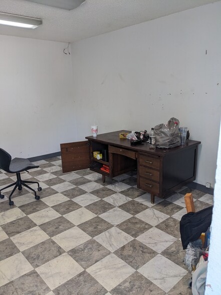 More Photos Of 3924 Woodbury Dr, Austin Warehouse For Lease