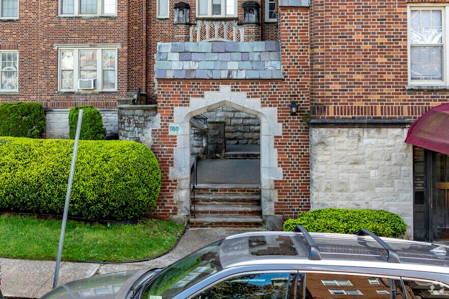 More Photos Of 555 E 27th St, Paterson Apartments For Sale