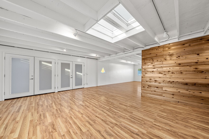 More Photos Of 422 N Coast Highway 101, Encinitas Storefront For Lease
