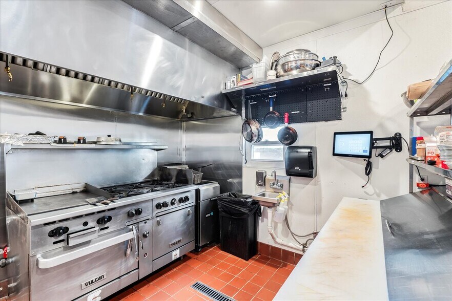 More Photos Of 217 W Hopkins St, San Marcos Restaurant For Sale