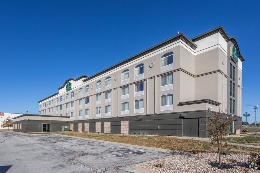 More Photos Of 1201 Avenue H, Carter Lake Hospitality For Sale