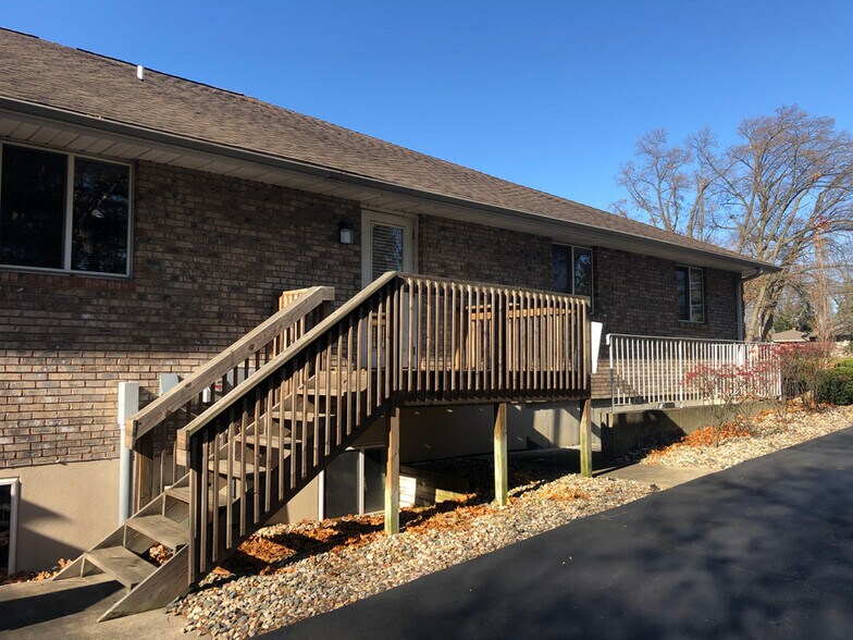 More Photos Of 2901 E Bristol St, Elkhart Office For Sale