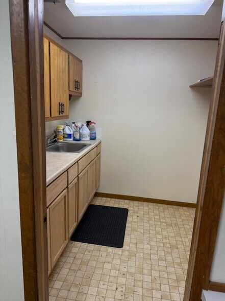 More Photos Of 1291 E Common St, New Braunfels Office For Lease