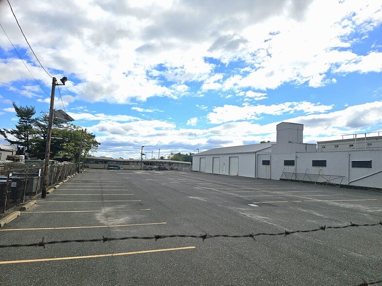 More Photos Of 1420 Crestmont Ave, Camden Manufacturing For Sale