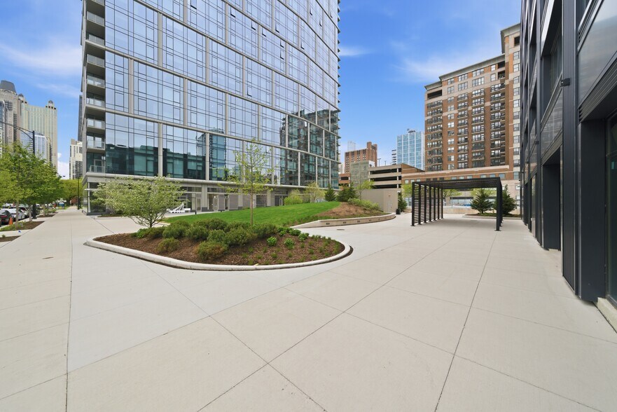 More Photos Of 871 N Franklin St, Chicago Apartments For Lease