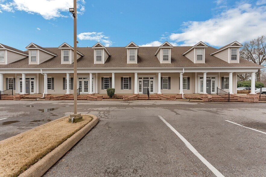 More Photos Of 2705 Appling Rd, Memphis Medical For Sale