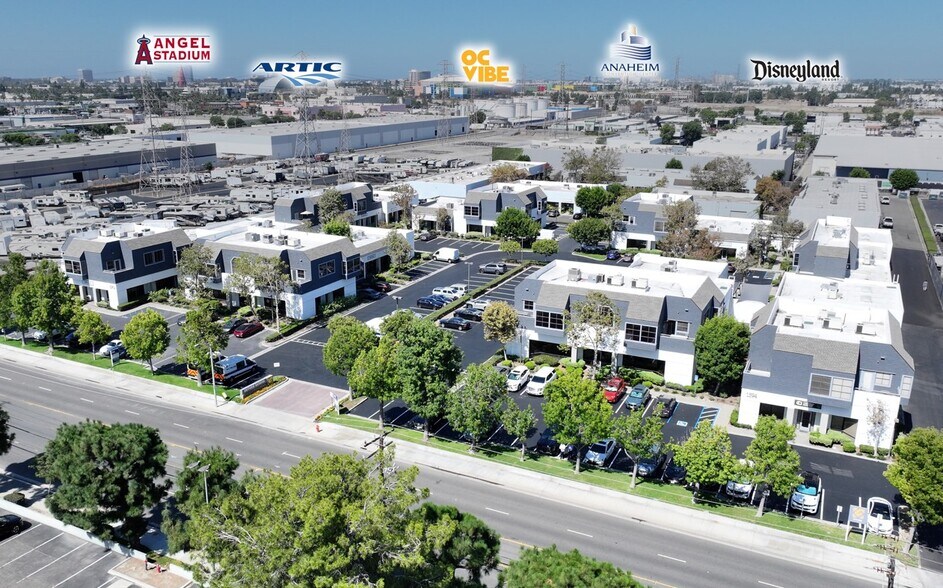More Photos Of 1590 N Batavia St, Orange Light Manufacturing For Sale