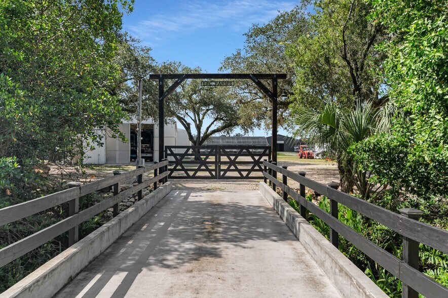 More Photos Of 6901 Hendry Creek Dr, Fort Myers Unknown For Sale