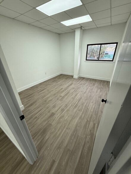 More Photos Of 10784 Satellite Blvd, Orlando Warehouse For Lease