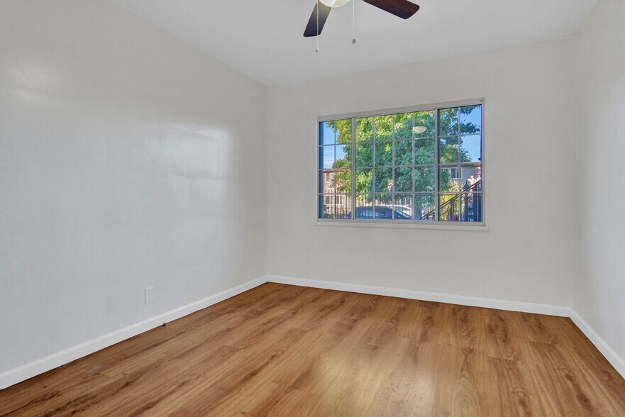 More Photos Of 13226 Vanowen St, North Hollywood Apartments For Sale