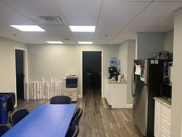 More Photos Of 105 N Gold Dr, Robbinsville Warehouse For Lease